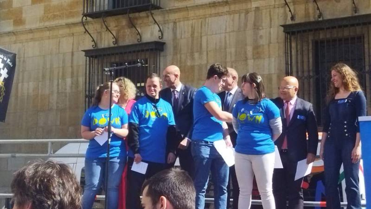 Lectura del manifiesto del Día Mundial del Síndrome de Down e intervención de autoridades. J, NOTARIO