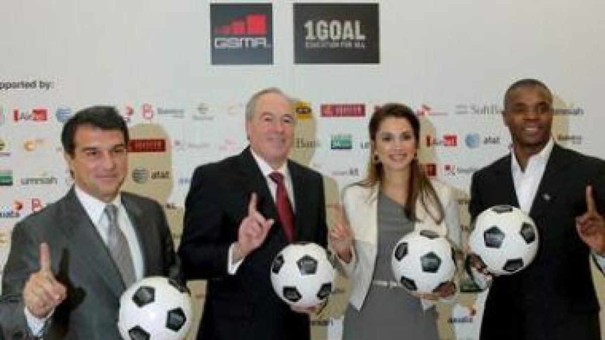 Laporta con la reina Rania de Jordania, entre otros, ayer.