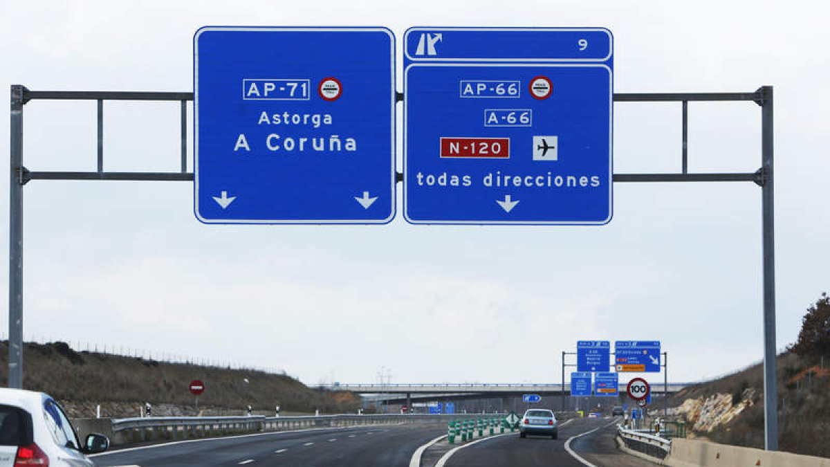 Final de la LE-30, ronda Sur, que muere en una autopista de peaje; punto donde debía enlazar la ronda Norte, hasta entroncar con la carretera de Asturias.