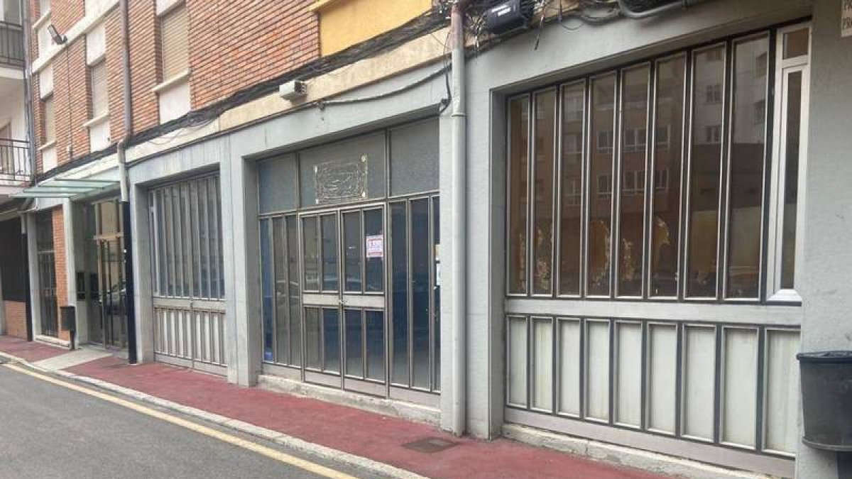Los locales a la venta en San Mamés están en el interior del complejo ligado al Ejército de Tierra. RAMIRO
