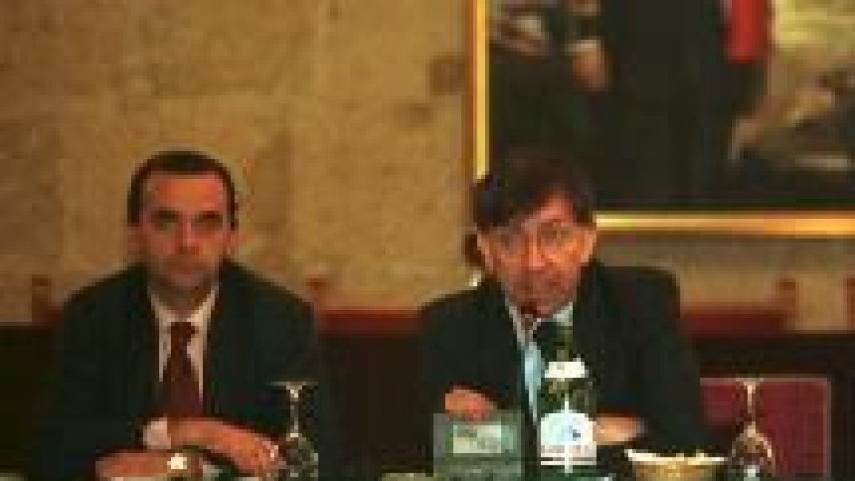 Roberto Quber, derecha, en una imagen de archivo durante una rueda de prensa