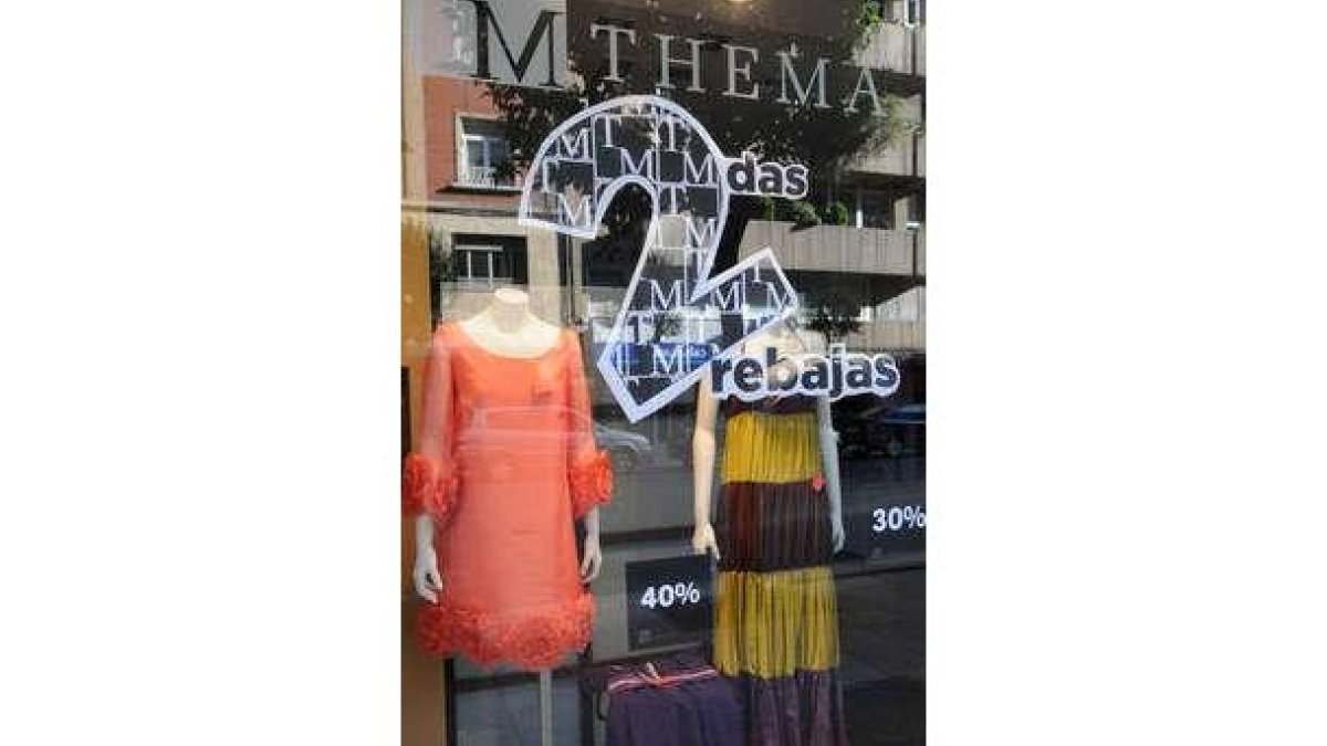 Las segundas rebajas continúan con agresivos descuentos.