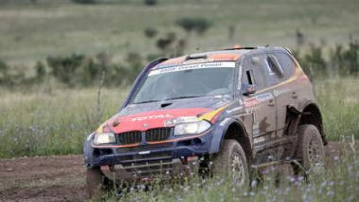 El piloto español Joan Nani conduce su BMW