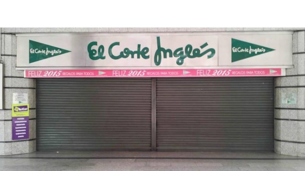 Una de las entradas de El Corte Inglés, hoy.