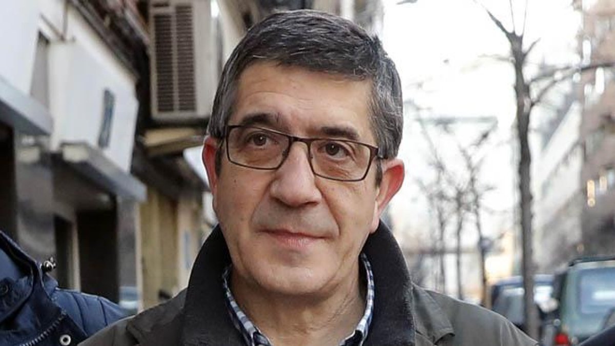 Patxi López, a su llegada al comité federal que el PSOE ha celebrado en Madrid este sábado.