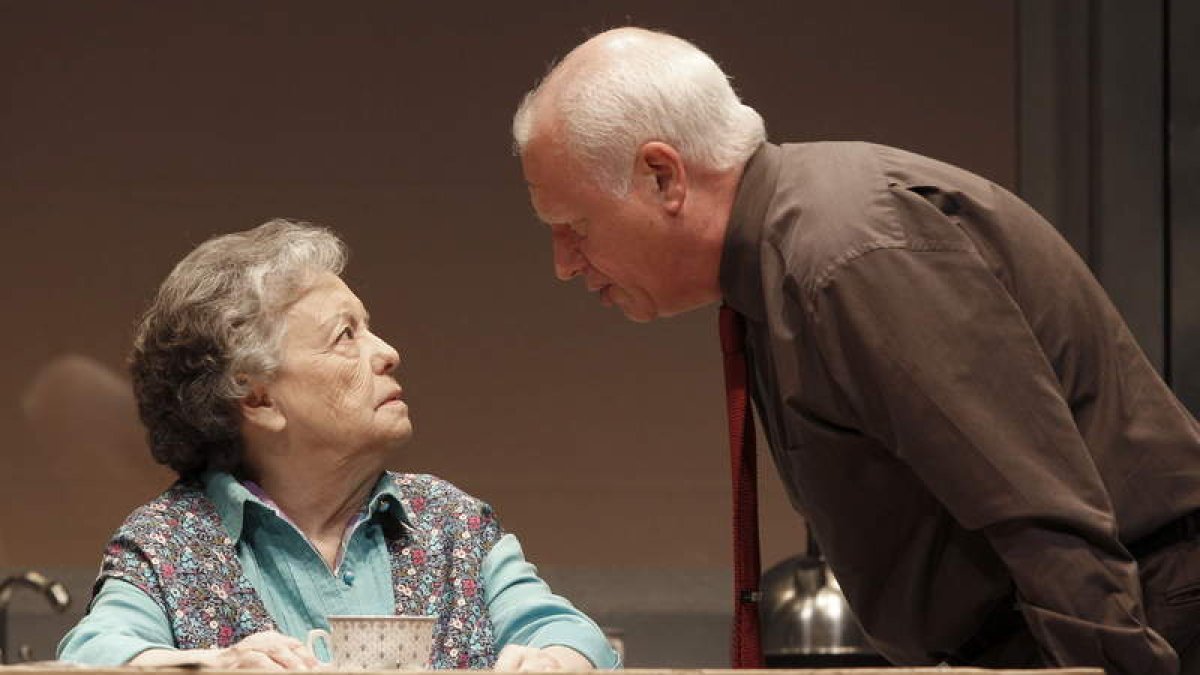 María Galiana y Juan Echanove protagonizan ‘Conversaciones con mamá’, que llega esta noche al Auditorio.