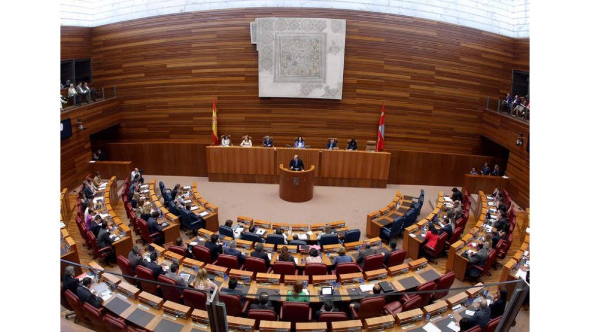 Uno de los plenos celebrados en 2013 en las Cortes de Castilla y León.