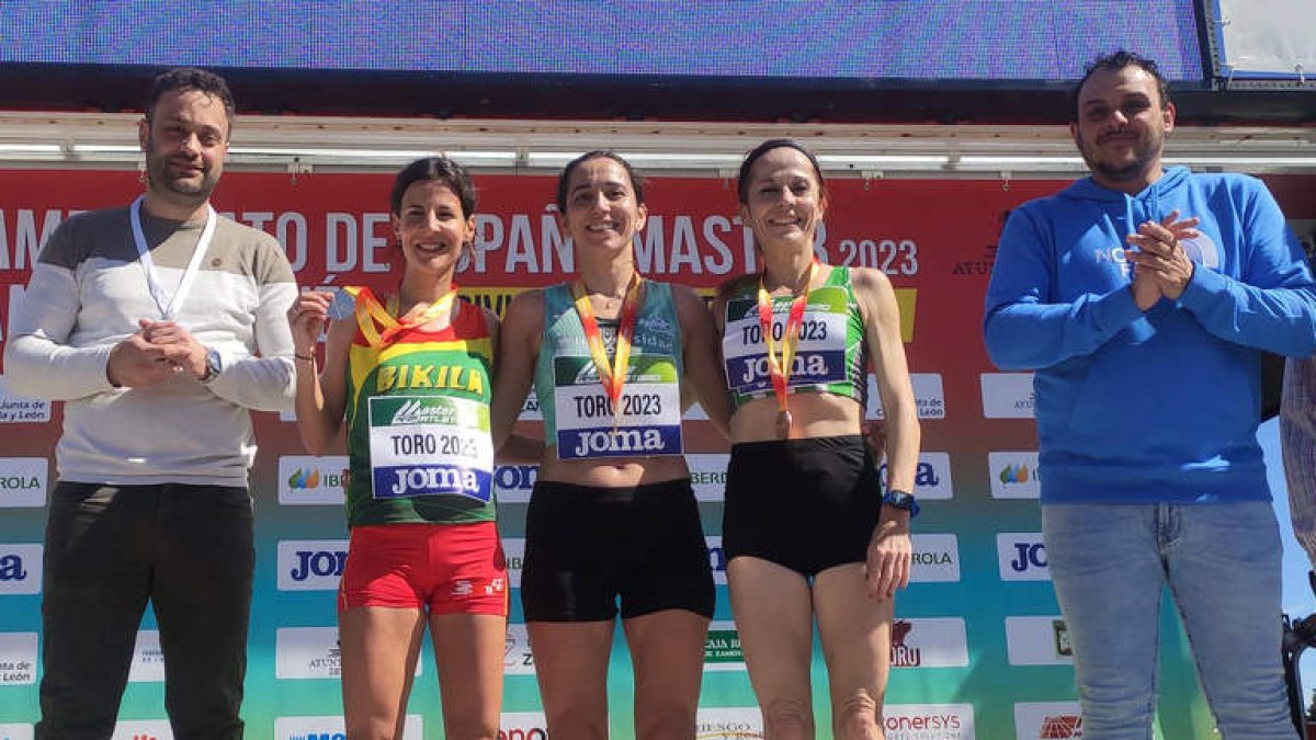 Esther Ramos subió a lo alto del podio en la categoría F35. ULE SPRINT