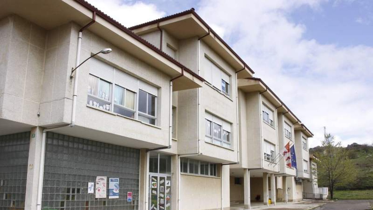 Instalaciones del colegio público Valles de Boñar. CAMPOS