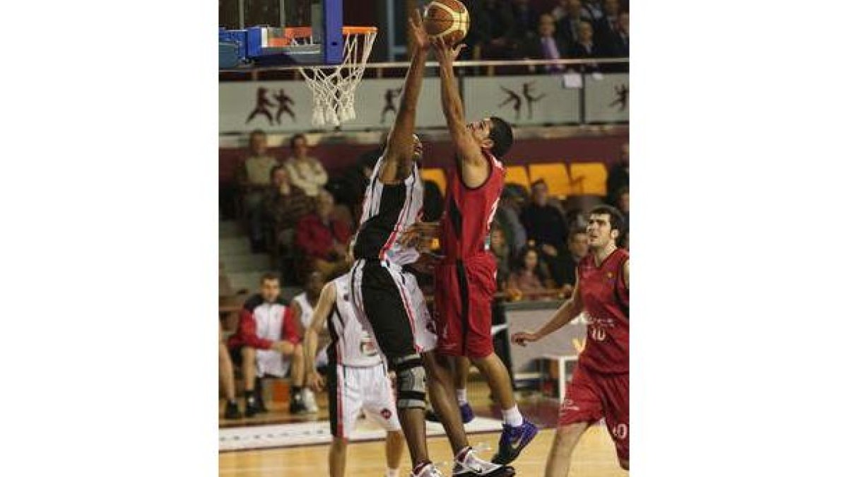 Baloncesto León depende de la recuperación de Quezada.