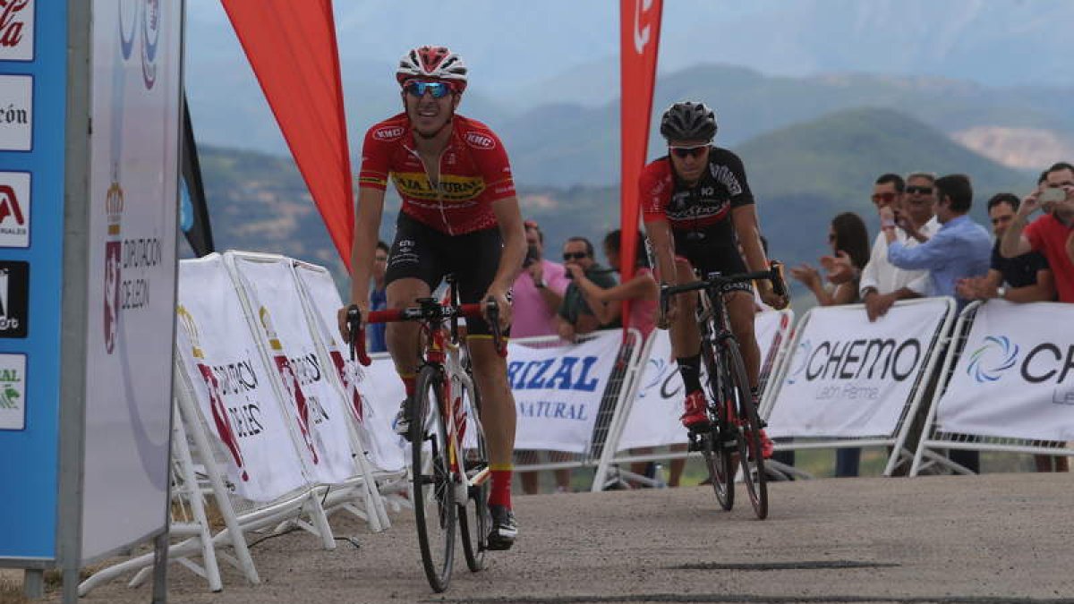 El rostro de Jiménez, ganador de la etapa, refleja el sufrimiento de la dura subida en alto que culminó la jornada en el castillo de Cornatel