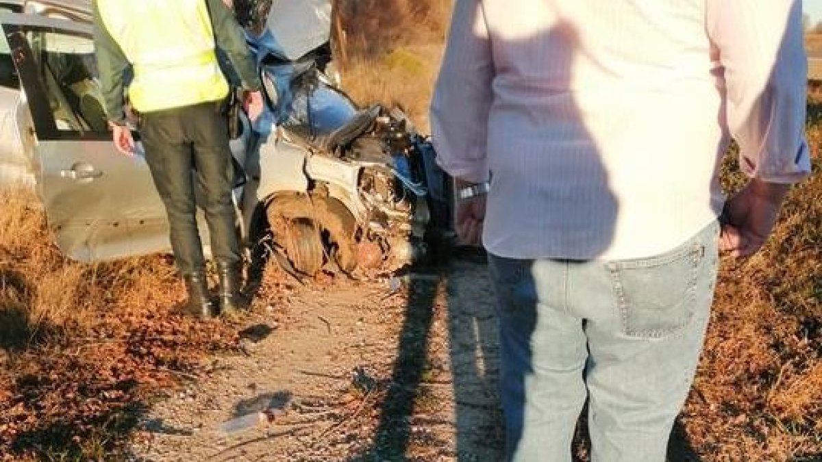 Estado en el que quedó el vehículo siniestrado en la N-120 en Hospital de Órbigo. DL