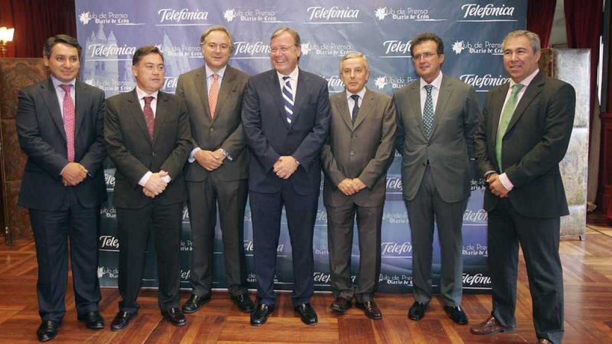 Bengoa, Barazón, García Nevado, Silván, Gutiérrez, Ulibarri y Torné, ayer antes de la jornada.