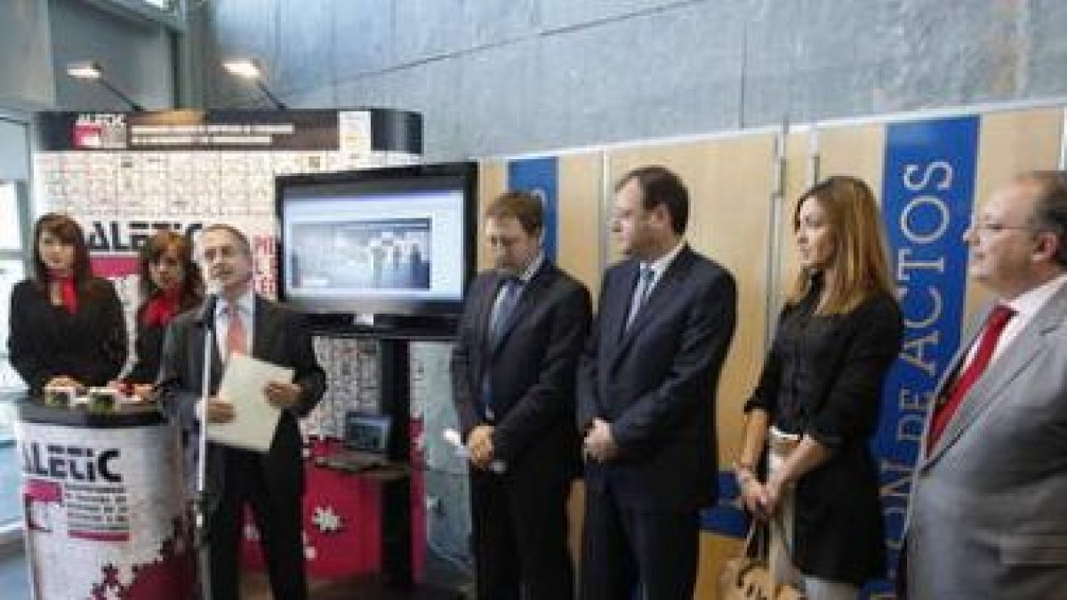 Martínez Carrión, Tomás Castro, Antonio Silván, Carolina Blasco y Eduardo Fernández, en la presentac