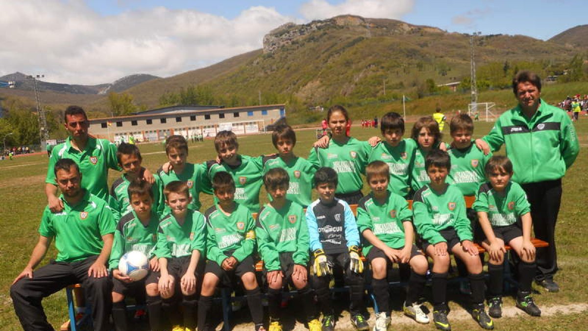 El equipo de benjamines de La Robla pudo hasta última hora ganar el campeonato.
