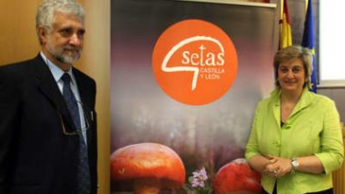 El director del proyecto, Arturo Esteban, y la consejera de Medio Ambiente, María Jesús Ruiz