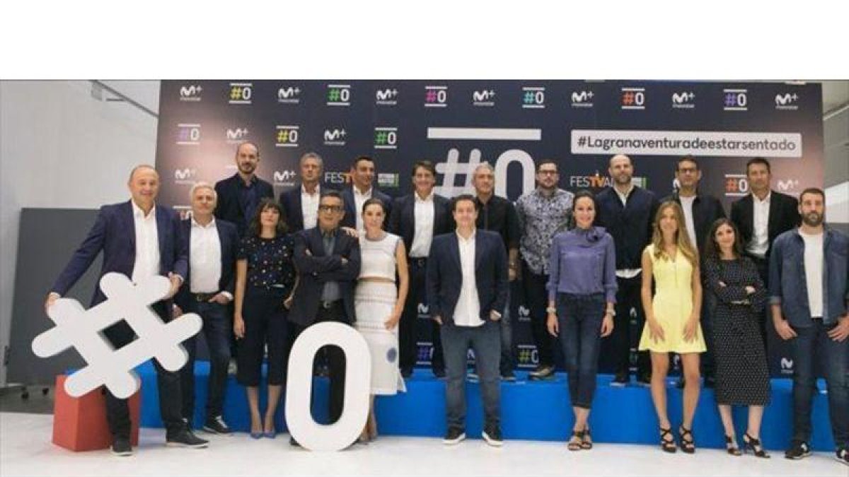 Los profesionales del canal #0 de Movistar+ para la temporada 2016-2017 posa en el Festival de Televisión de Vitoria.
