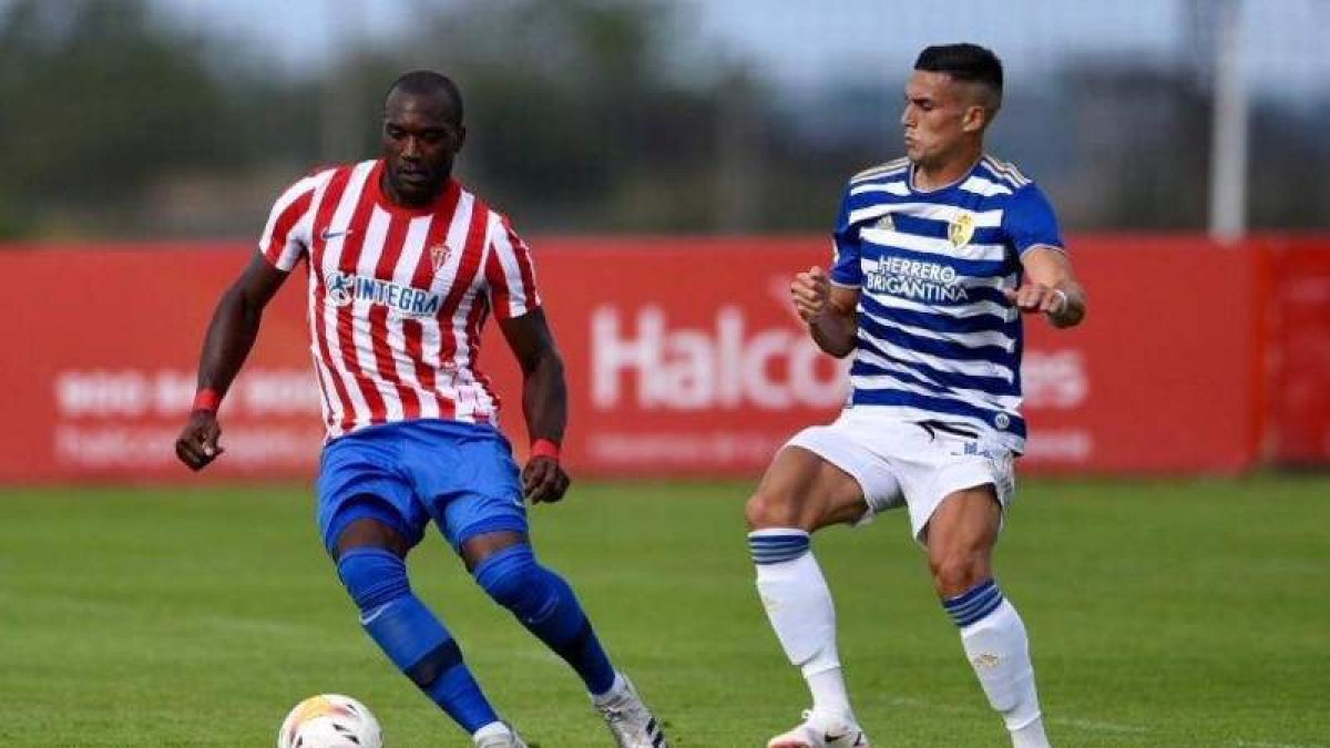 El equipo berciano el día de su enfrentamiento con el Sporting. DL