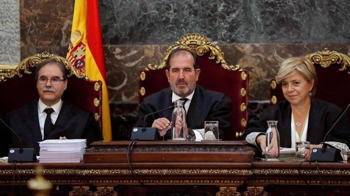 Los tres jueces del Tribunal Supremo.