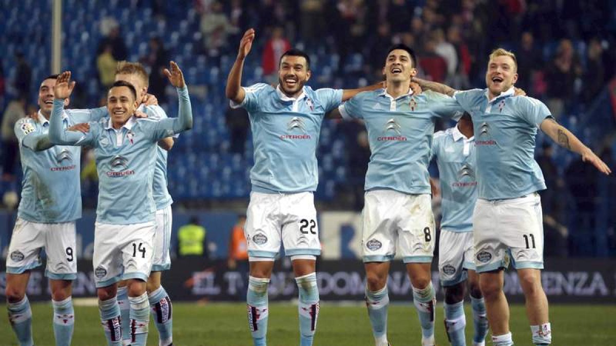 Los jugadores del Celta celebran la victoria ante el Atlético.
