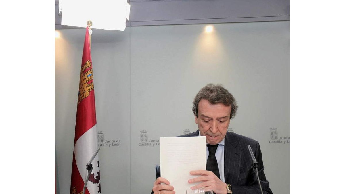 De Santiago-Juárez, ayer en rueda de prensa.