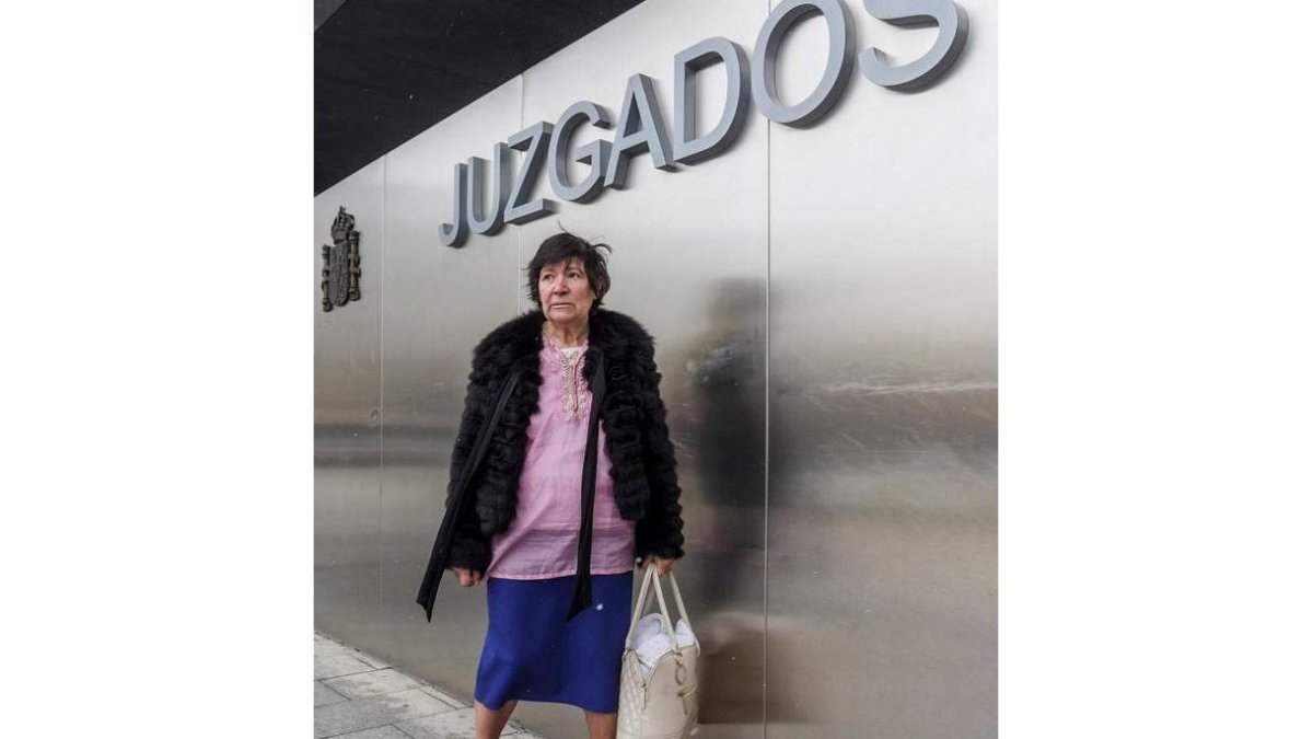 Mauricia I., ayer en los juzgados de Burgos. SANTI OTERO