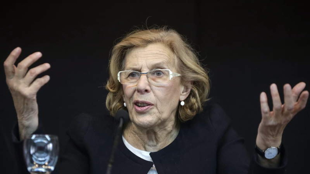 La ex juez Manuela Carmena, candidata de Podemos en Madrid, presentó ayer su lista.