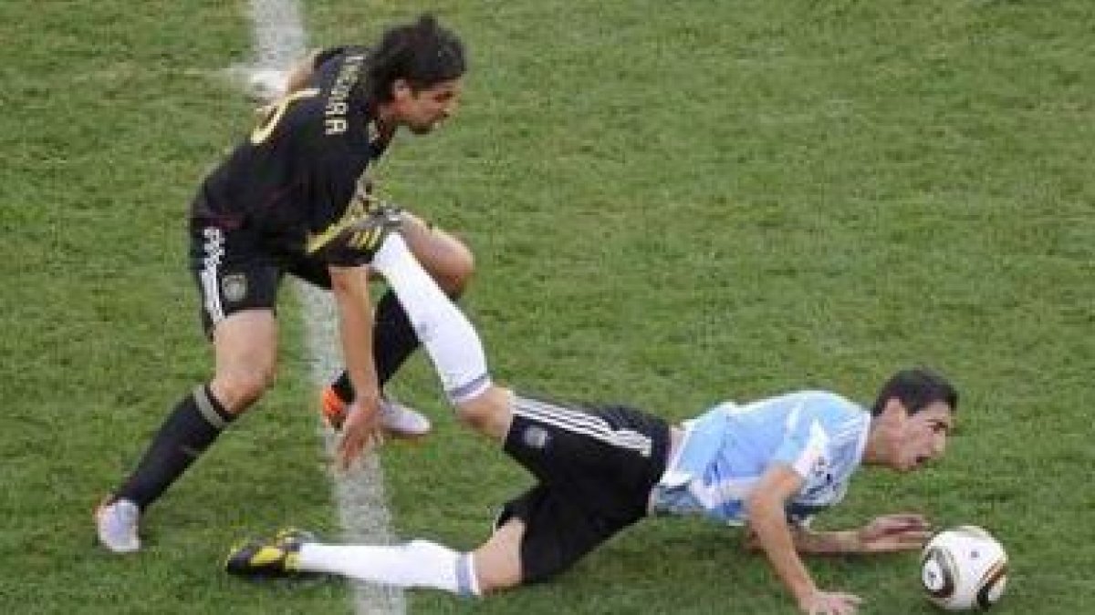 Khedira y Di María, rivales en el Mundial, pueden defender esta temporada la misma camiseta.