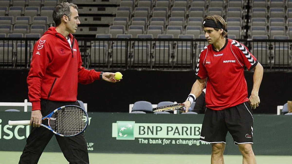 Ferrer y Corretja, durante el entrenamiento de España.