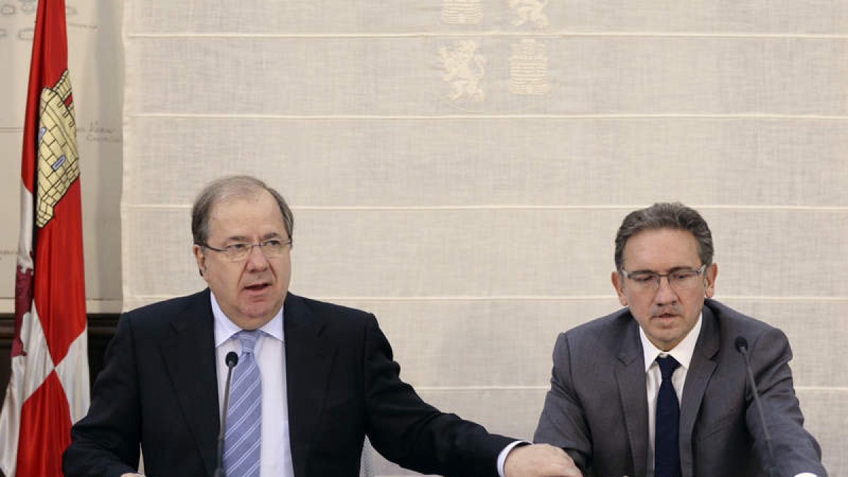 Herrera y el director general de la Fundación La Caixa, Jaume Giró. NACHO GALLEGO