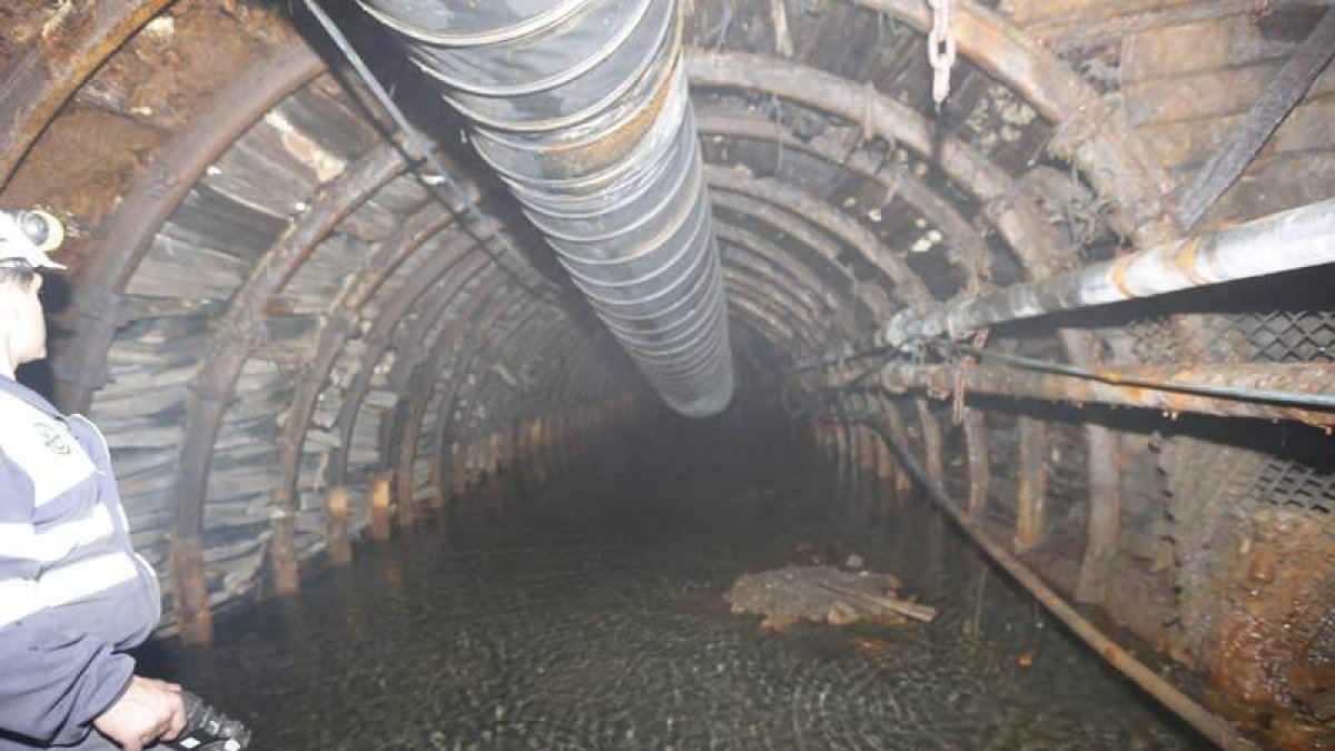 Los problemas se acumulan ya en el interior del Pozo Aurelio. MARCIANO