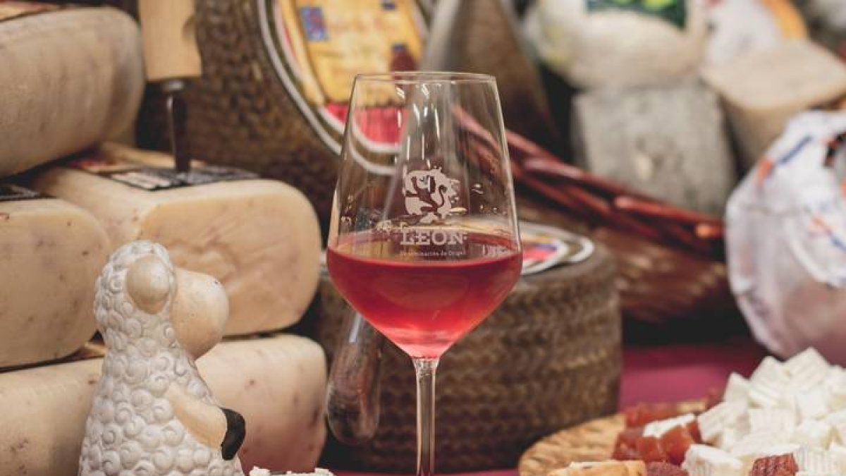 Una copa de vino de la DO León. DL