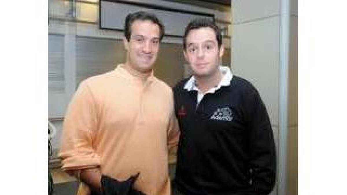 El nuevo fisio, Jacobo Rodríguez, con Jacobo Cuétara, segundo técnico