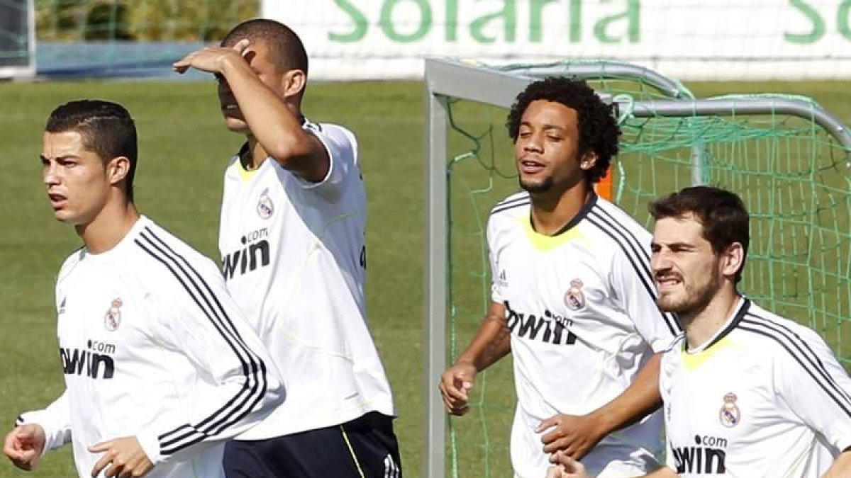 Cristiano Ronaldo, Pepe, Marcelo e Iker Casillas durante la suave sesión de recuperación.