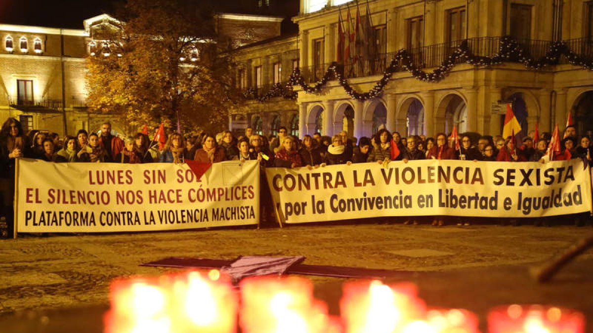 Sobre estas líneas, manifestación en León capital.
