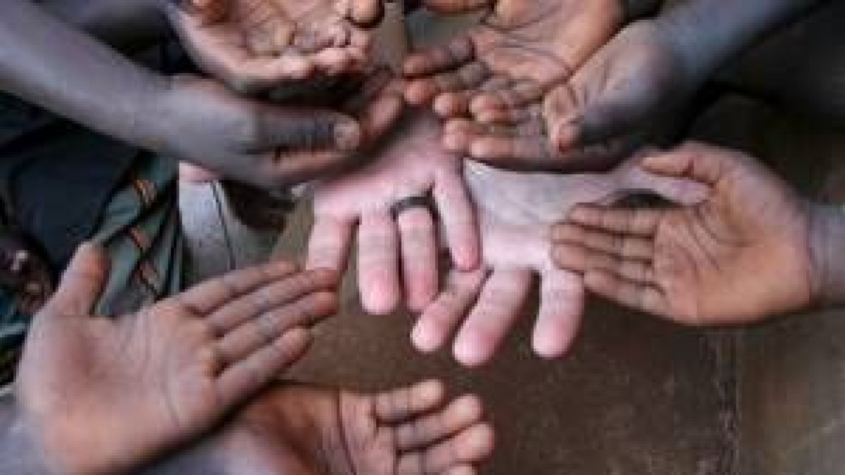 La actividad de los cooperantes y voluntarios sirve para tender manos entre los pueblos