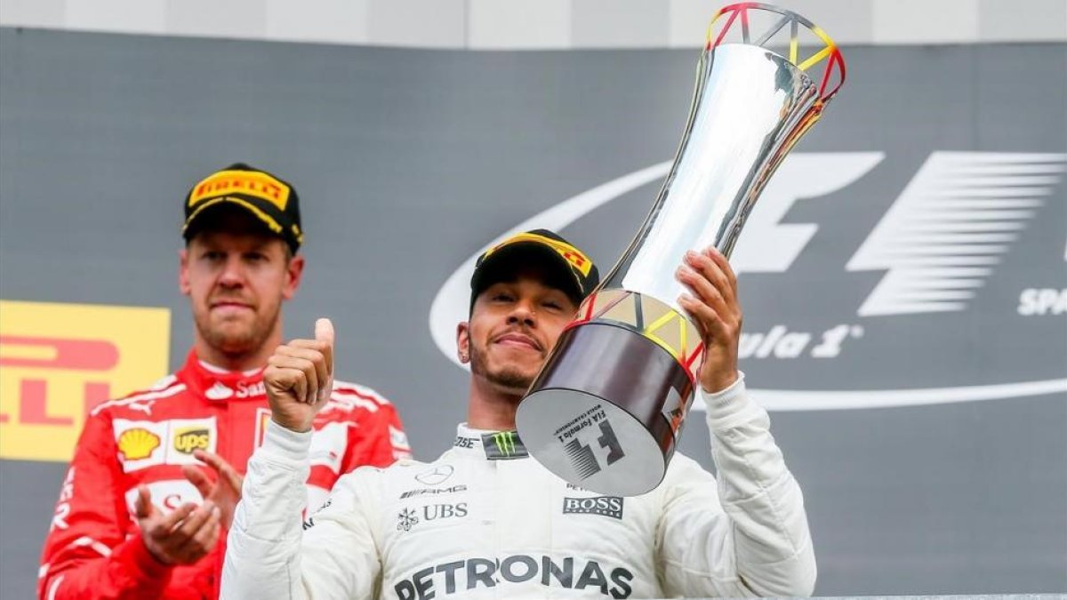 Hamilton celebra la victoria en Bélgica