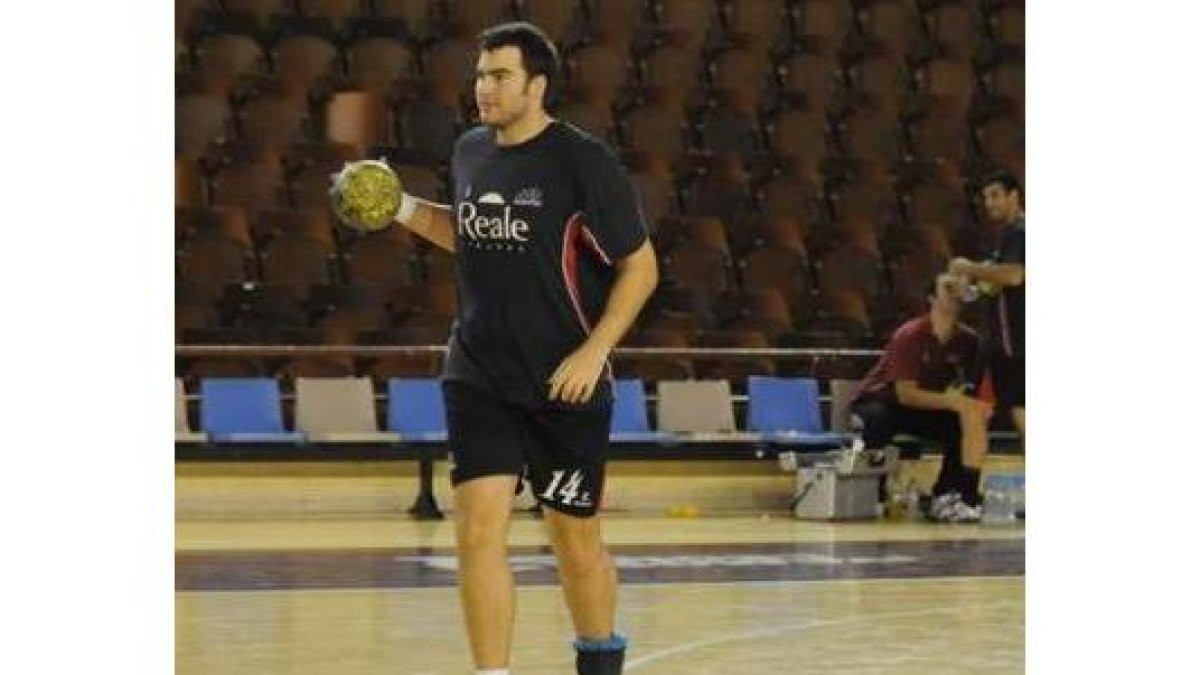 El pivote Juan Andreu durante el entrenamiento de ayer.