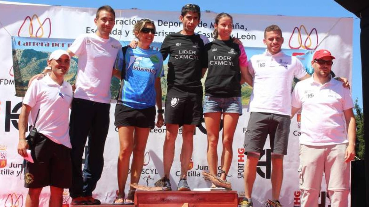 Óscar Baeza y María Díez, campeones de la Copa junto al resto de integrantes del podio autonómico