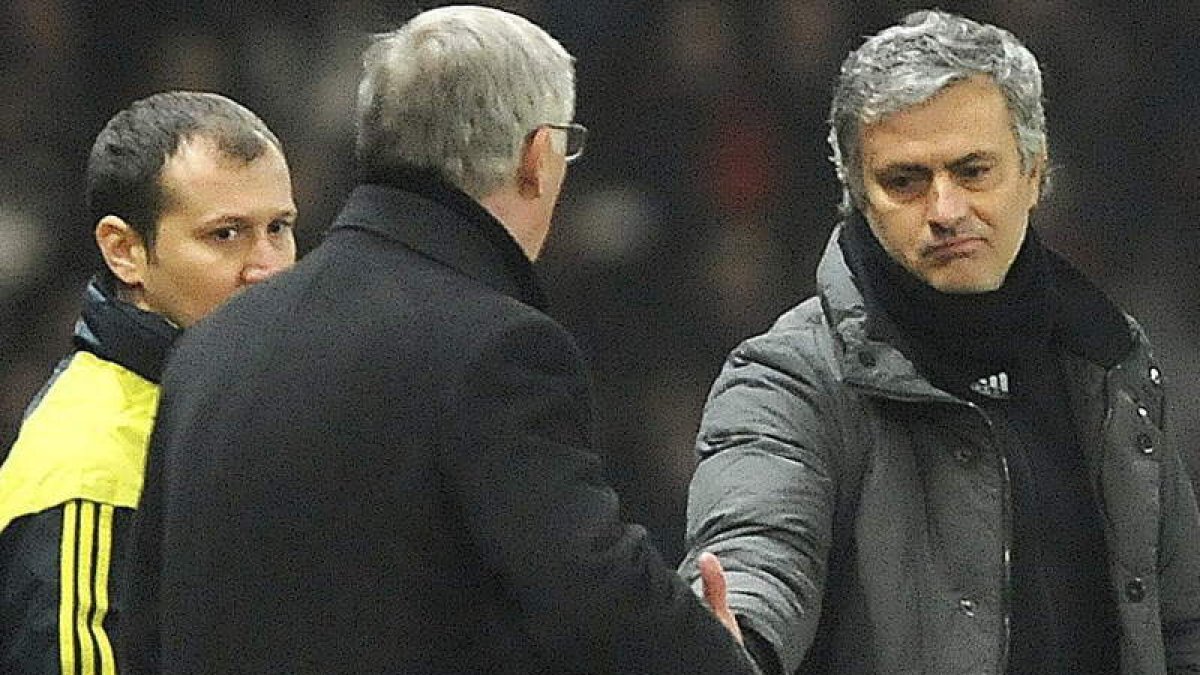 Mourinho y Ferguson tuvieron varios gestos de complicidad en Old Trafford.