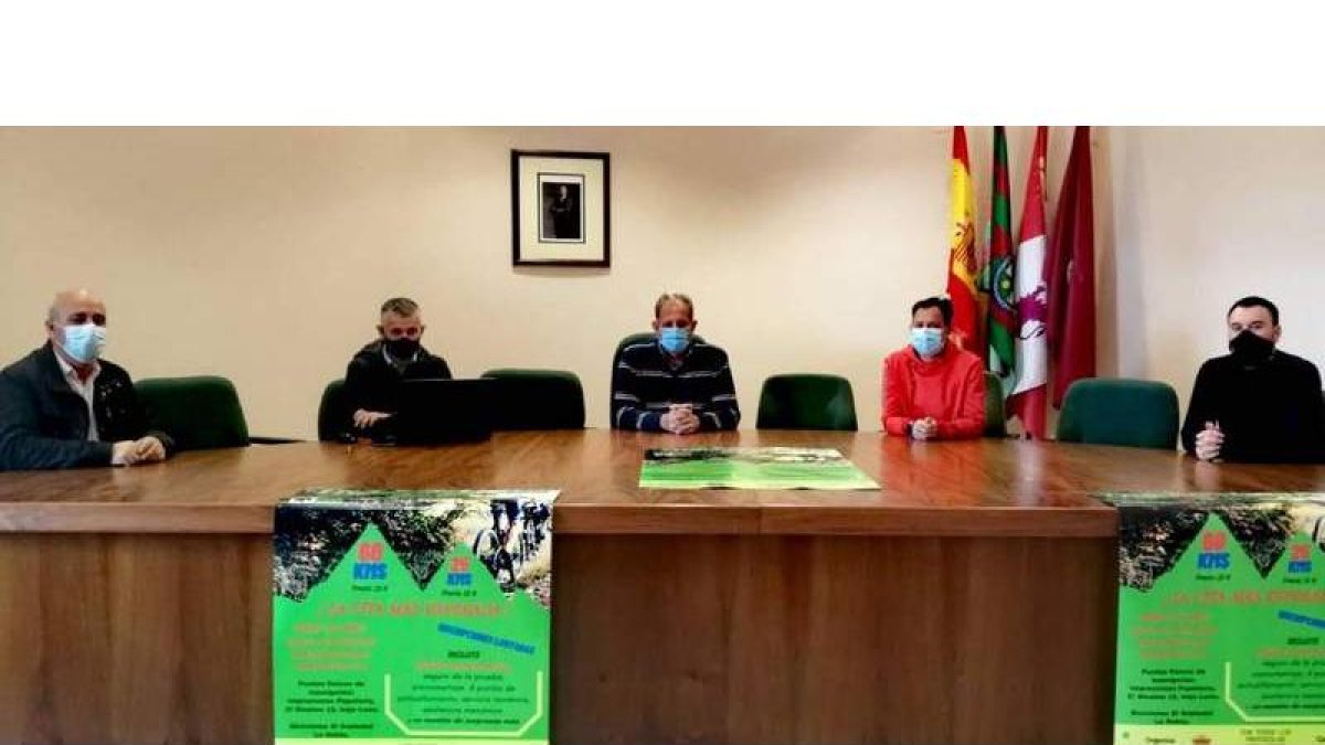 Momento de la presentación de la Trans Sobarriba Bike. DL