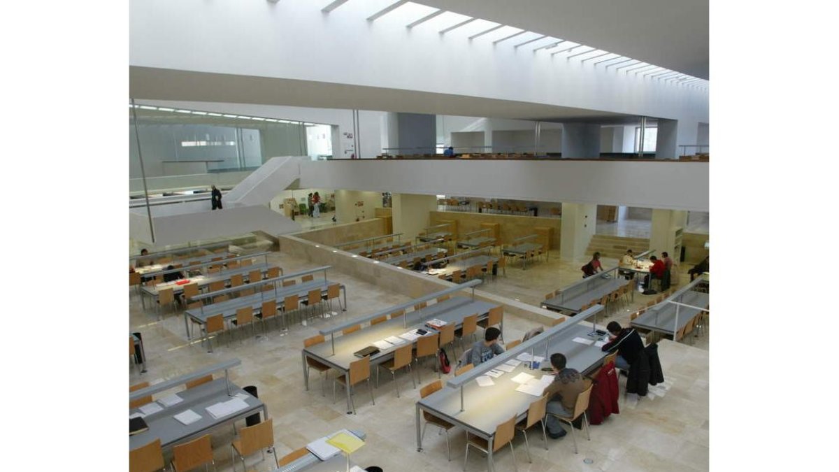 Biblioteca del campus ponferradino.