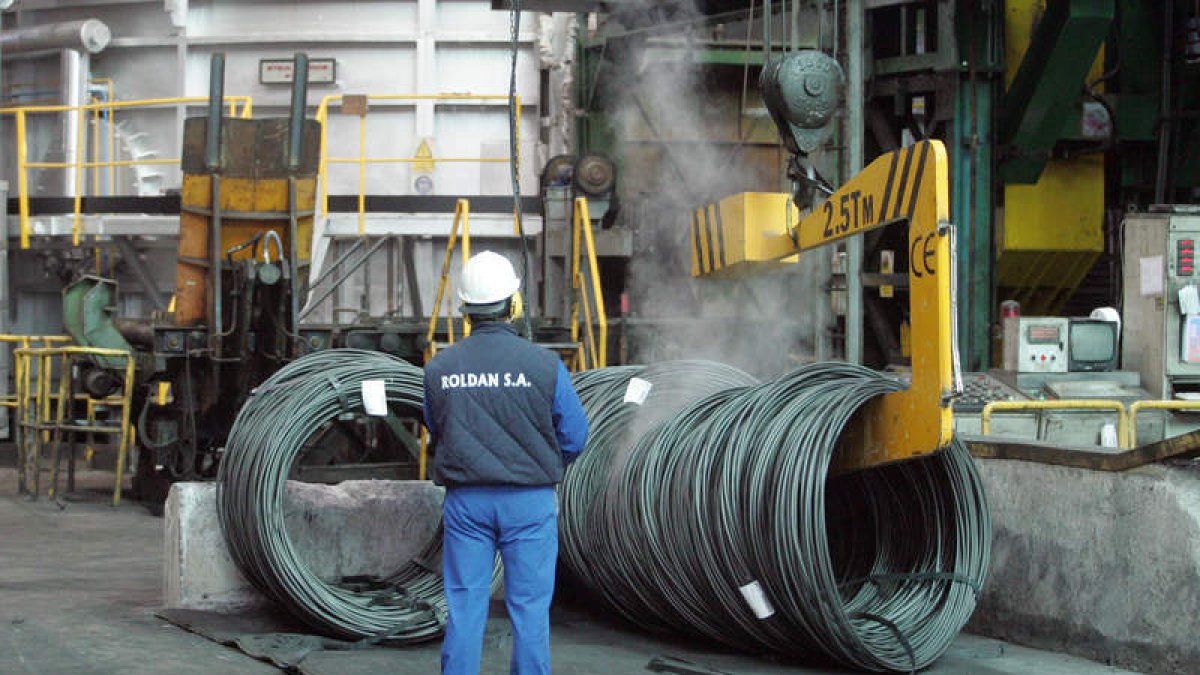 Imagen de archivo del interior de la factoría de Aceros Roldán en Santo Tomás de las Ollas (Ponferrada). ANA F. BARREDO