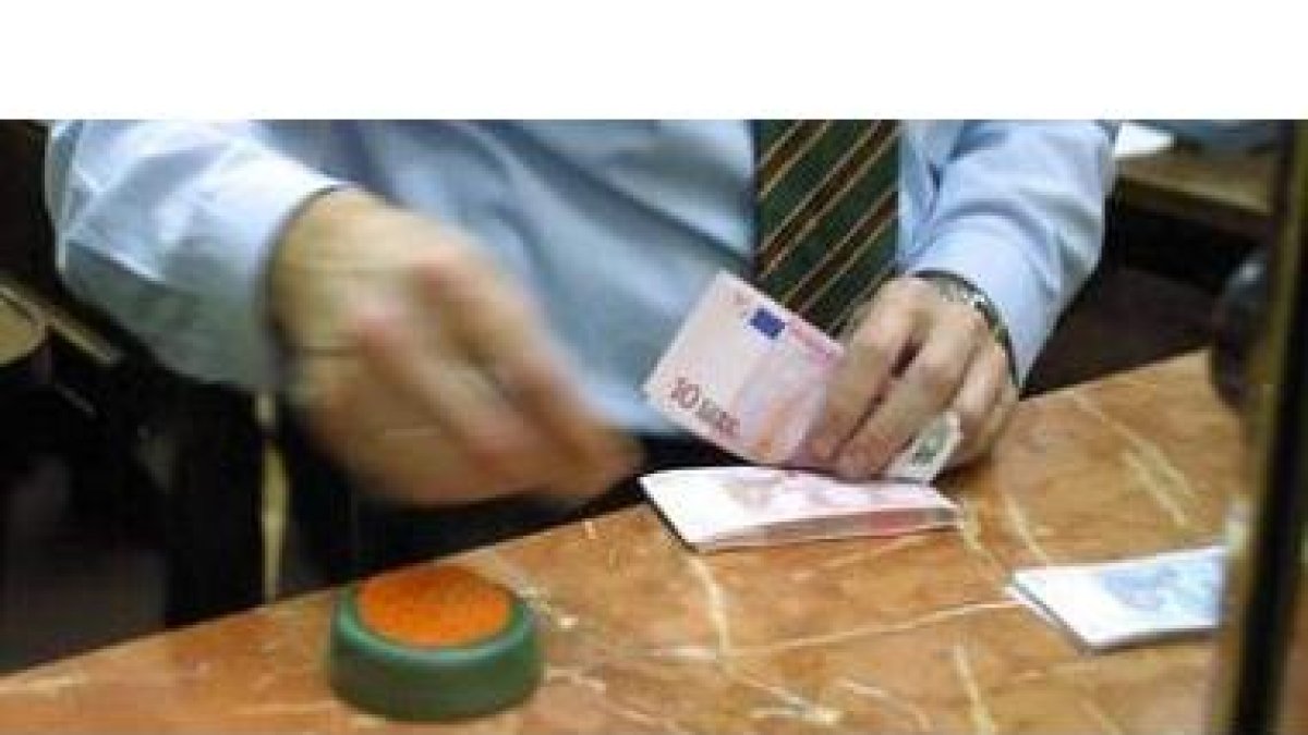 La afectada tuvo que pagar hasta 1.500 euros al trimestre a mayores.