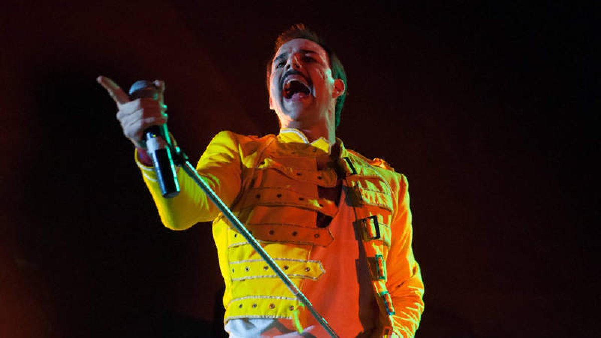 El cantante argentino Pablo Padín es el líder del muy premiado grupo God Save The Queen.
