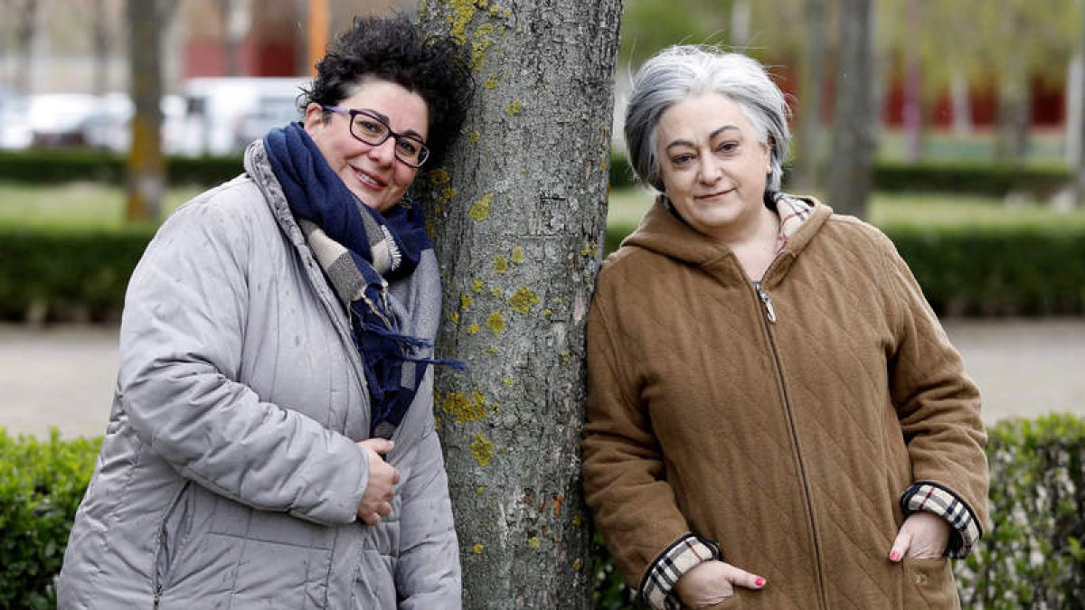 Laura Fernández, primera presidenta de la Plataforma del Voluntariado, y Belén Arén que está al frente de la organización desde enero. MARCIANO PÉREZ