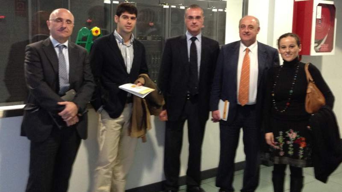 Los responsables municipales junto con los del Centro de Supercomputación tras la reunión.