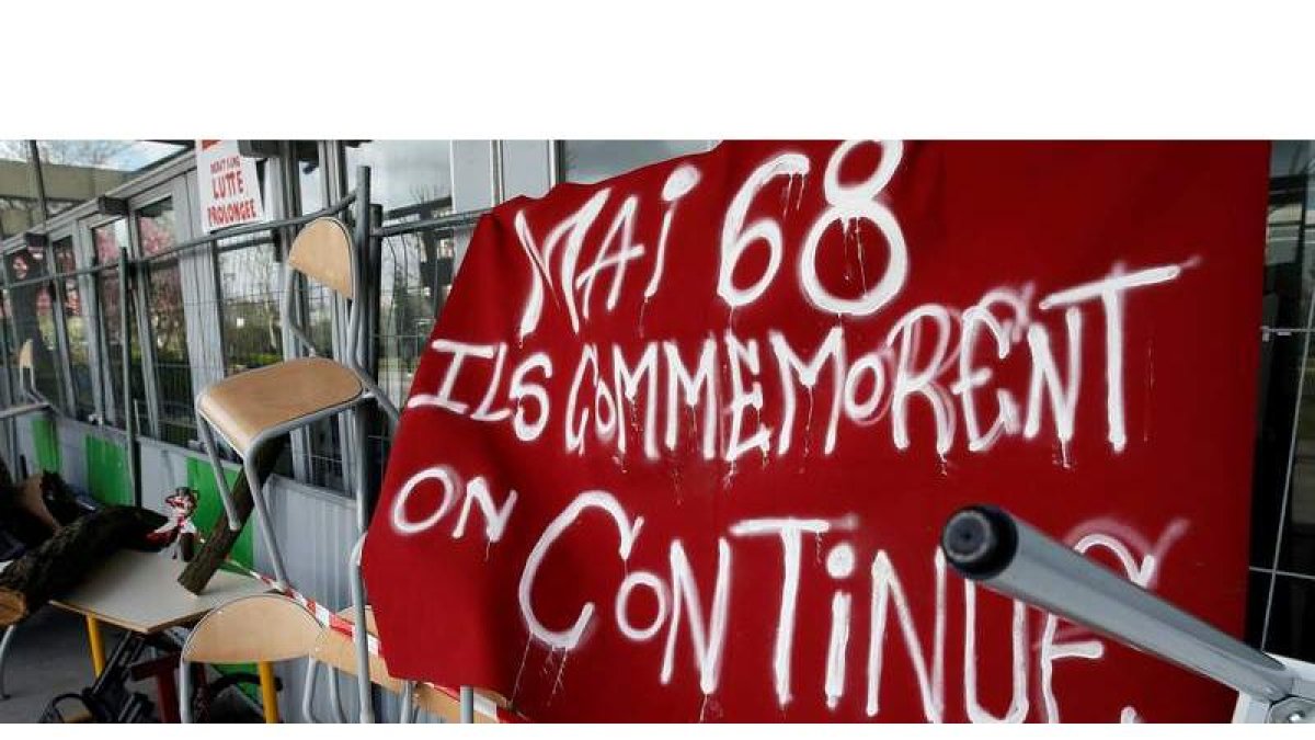Pancarta alusiva a Mayo del 68 durante las reciente revueltas estudiantiles en Francia