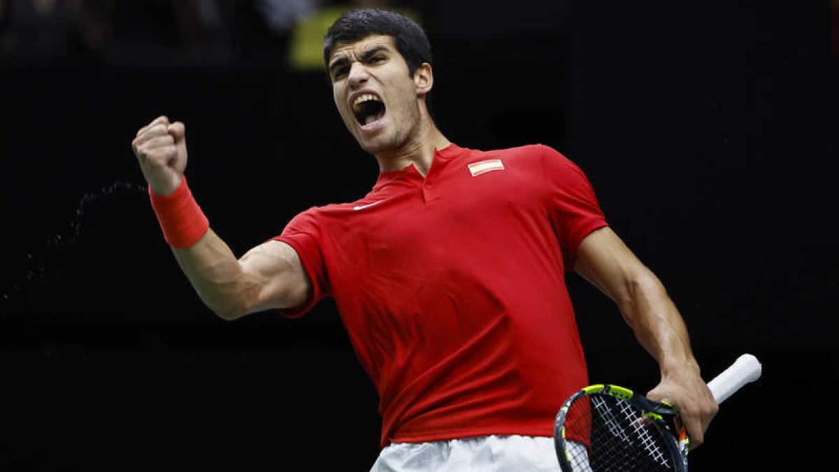 Carlos Alcaraz celebra uno de sus puntos ganadores con los que superó al surcoreano Kwon. ALIÑO