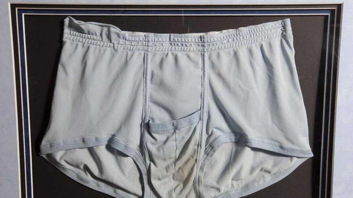 Los calzoncillos que Elvis llevó en uno de sus últimos conciertos en 1977.